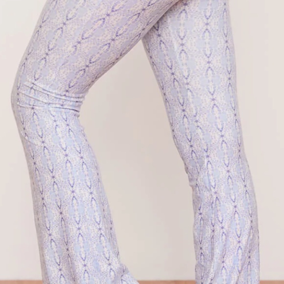 Wolven Brand Flare Leggings | Aquarius | Size M - Picture 4 of 11